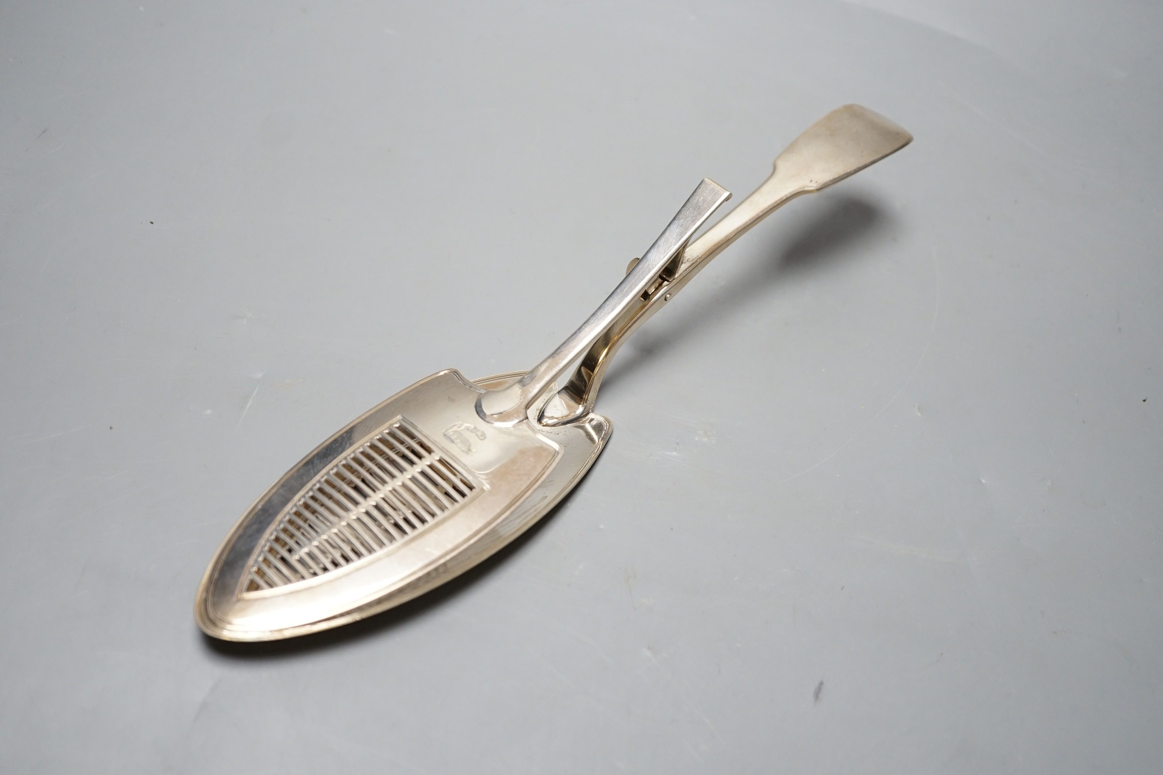 A George III pierced silver fiddle pattern fish server, Eley & Fearn, London, 1801, 30.2cm, 7oz.